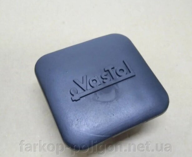 Гумова заглушка у фаркоп під квадратну вставку фірма Vastol з логотипом виробника від компанії Інтернет-магазин тюнінгу «Safety auto group» - фото 1