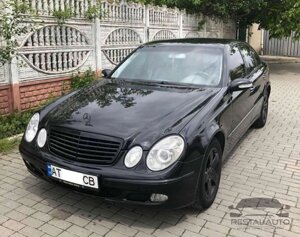 Решітка радіатора Mercedes E-class W211 з 2002-2006 р. (Чорна глянцева)