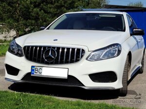 Грати радіатора на Mercedes E-Class W212 з 2013-2016 р. (GT Panamericana, Чорна з вертикальними хром смужками)