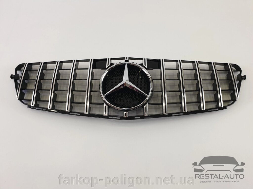 Решітка радіатора Mercedes C-Class W204 2007-2014 рік (GT Chrome Black) від компанії Інтернет-магазин тюнінгу «Safety auto group» - фото 1