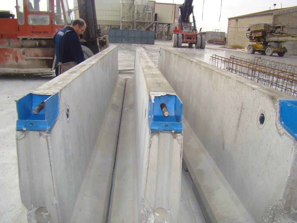 Форма для виробництва бетонних бар'єрів від компанії Будівельне обладнання - фото 1