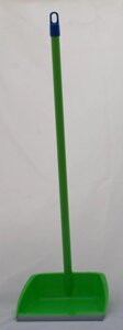 Пластмасовий совок "лінивець" з довгою металевою ручкою (києм) 23 см х 80 см (різні кольори) в Хмельницькій області от компании ООО "Магия Пласт"