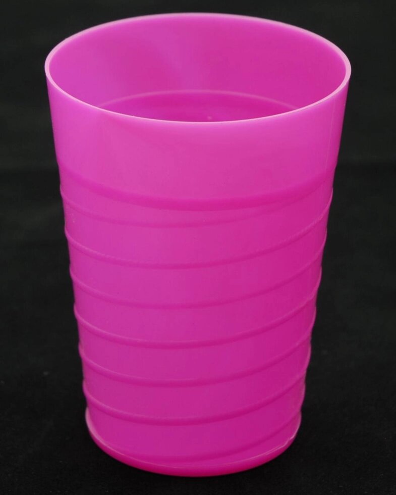 Пластикова склянка 300 мл із вилитим візерунком із зовнішнього боку (рожевий колір) - опт
