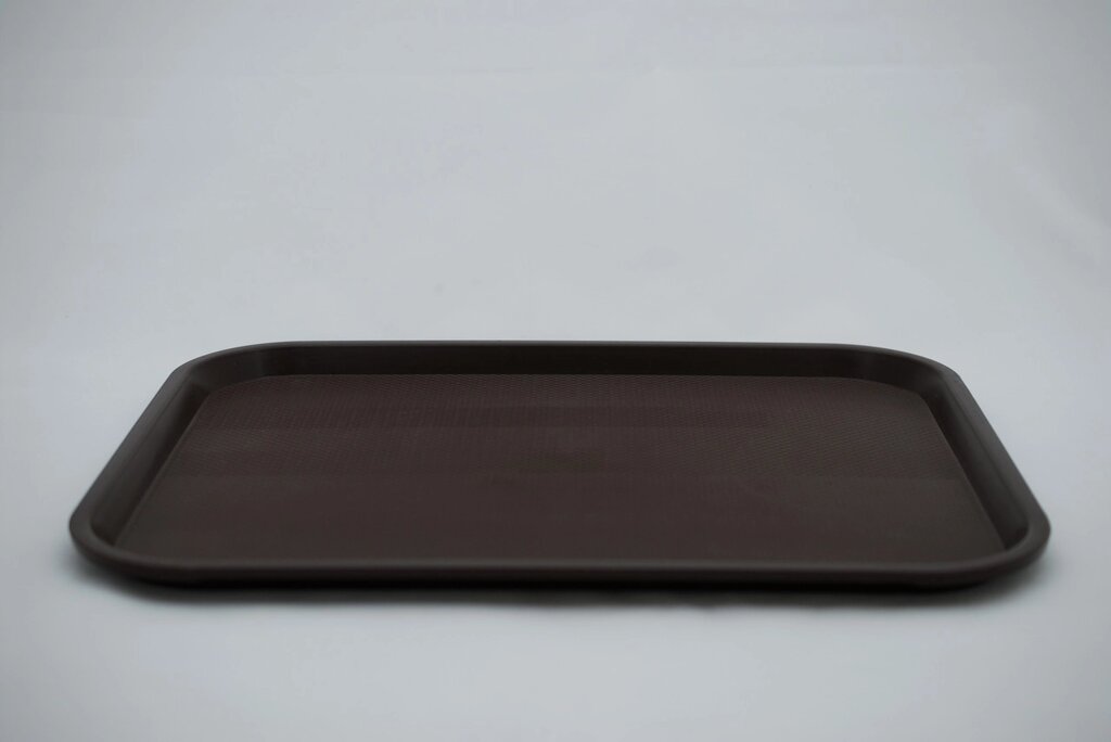 Пластикова прямокутна таця 44 см х 35 см (коричневий колір) від компанії ТОВ "Магія Пласт" - фото 1