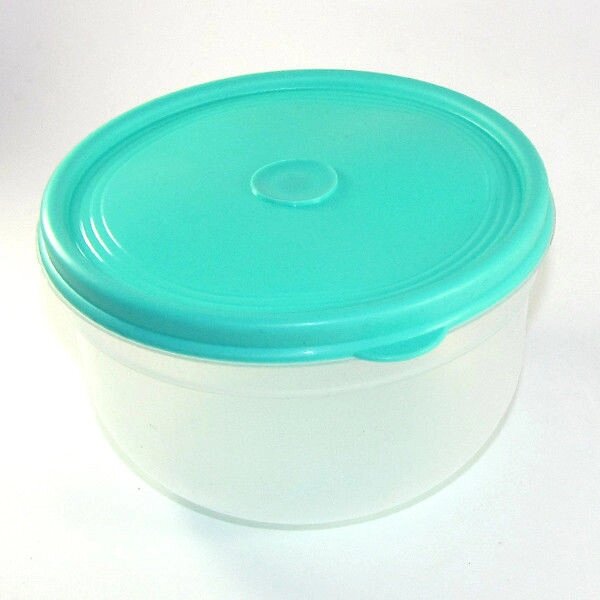 Пластиковий круглий контейнер (лоток) 0.5 л з м'якою кришкою (різні кольори кришки) від компанії ТОВ "Магія Пласт" - фото 1