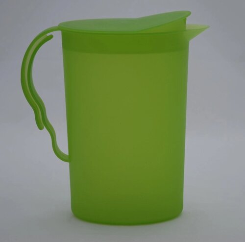 Пластиковий глечик 2.2 л із кришкою (зеленого кольору)