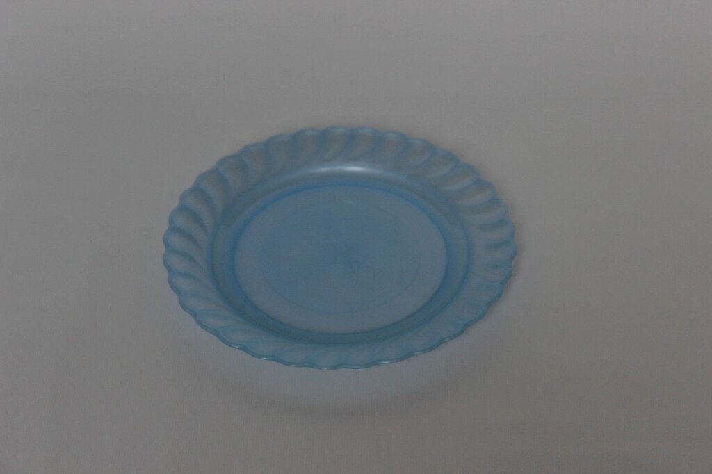 Пластмасова кругла перекусна (салатна) тарілка "косичка" Ø17 см (різні кольори) від компанії ТОВ "Магія Пласт" - фото 1