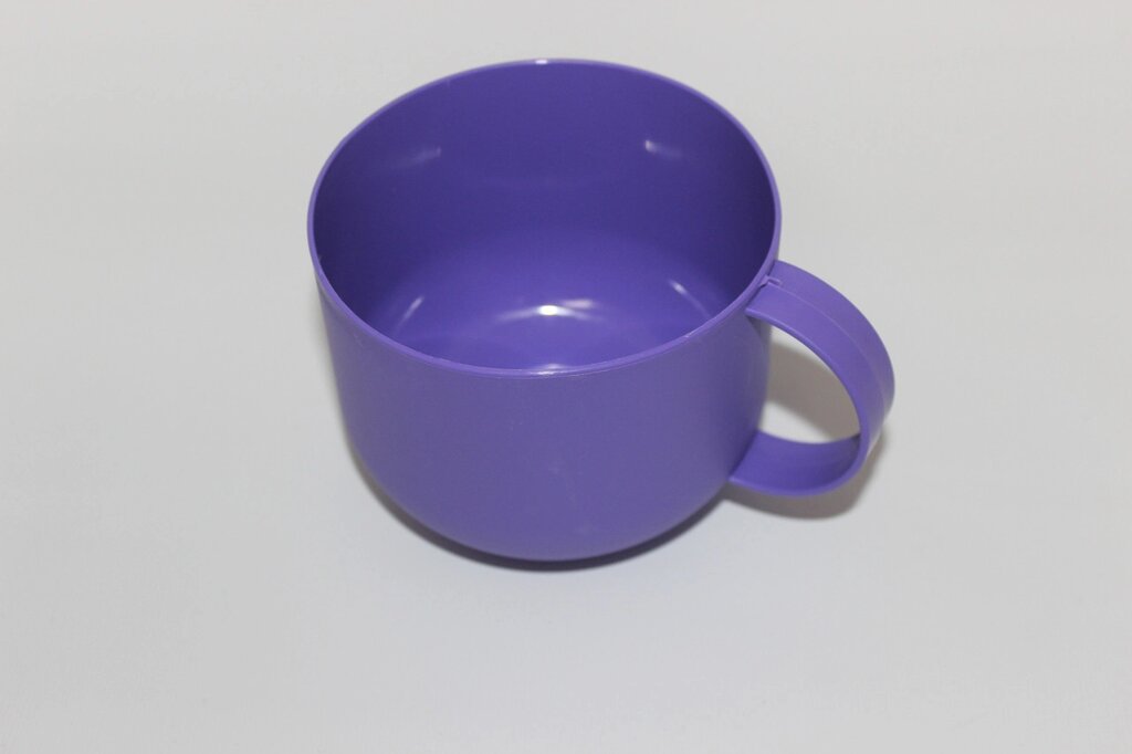 Пластмасовий кухоль "бочка" 500 мл (бузковий колір) від компанії ТОВ "Магія Пласт" - фото 1
