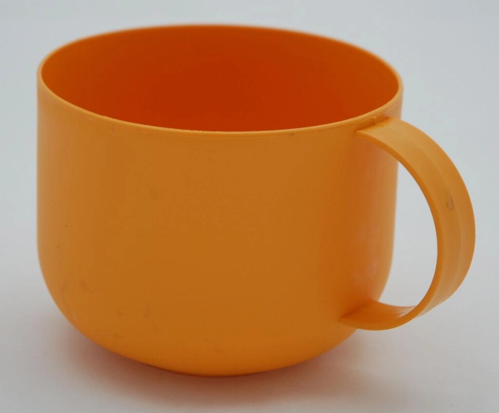 Пластмасовий кухоль "бочка" 500 мл (жовтогарячий колір) від компанії ТОВ "Магія Пласт" - фото 1