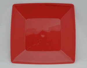 Пластмасова квадратна перекусна (салатна) тарілка 18 см х 18 см (червоний колір)