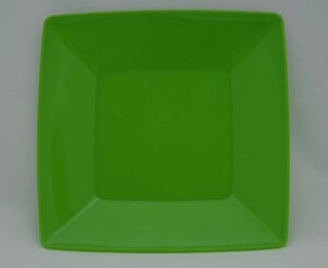 Пластмасова квадратна перекусна (салатна) тарілка 18 см х 18 см (салатовий колір)