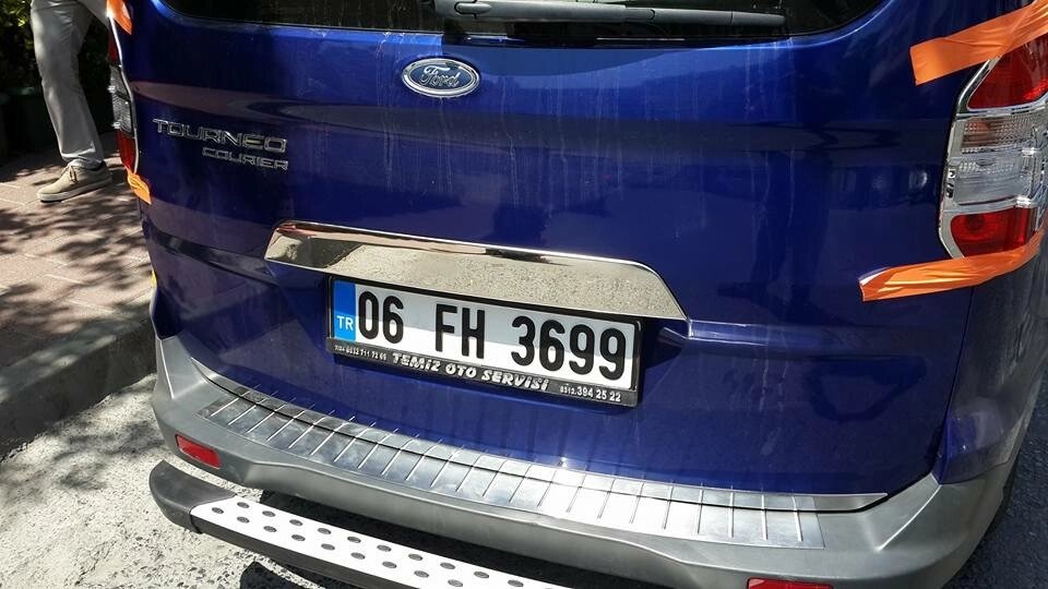 Планка над номером (нерж) OmsaLine - Італійська нержавійка для Ford Courier 2014-2023 рр від компанії Digital Designs Ukraine - фото 1