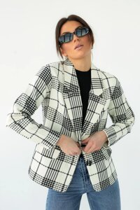 Жіноча куртка в клітці з квадратними кнопками To More. e - білим кольором, s (є розміри)