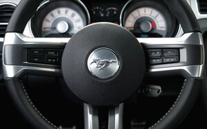 Кришки подушок безпеки. Заглушка накладка на кермо Ford Mustang 2013