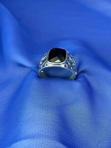Срібний перстень із оніксом "Класік" DARIY 077п