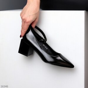 Елегантні жіночі чорні глянцеві туфлі на шлейці низький каблук колір на вибір