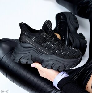 Шикарні модні легкі чорні кросівки в стразах на масивній платформі 39-25 см