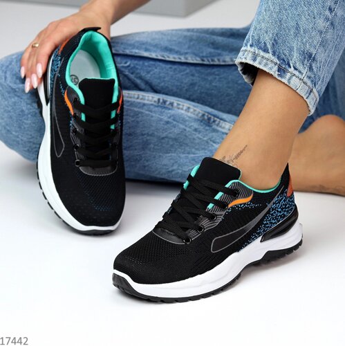 Універсальні чорні різнобарвні жіночі кросівки в стилі спорт-шик