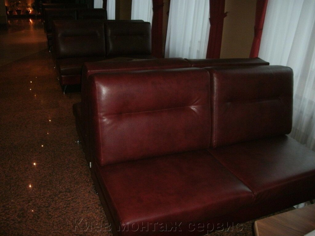 Перетягнути диван, крісло в Броварах від компанії Київ монтаж сервіс - фото 1