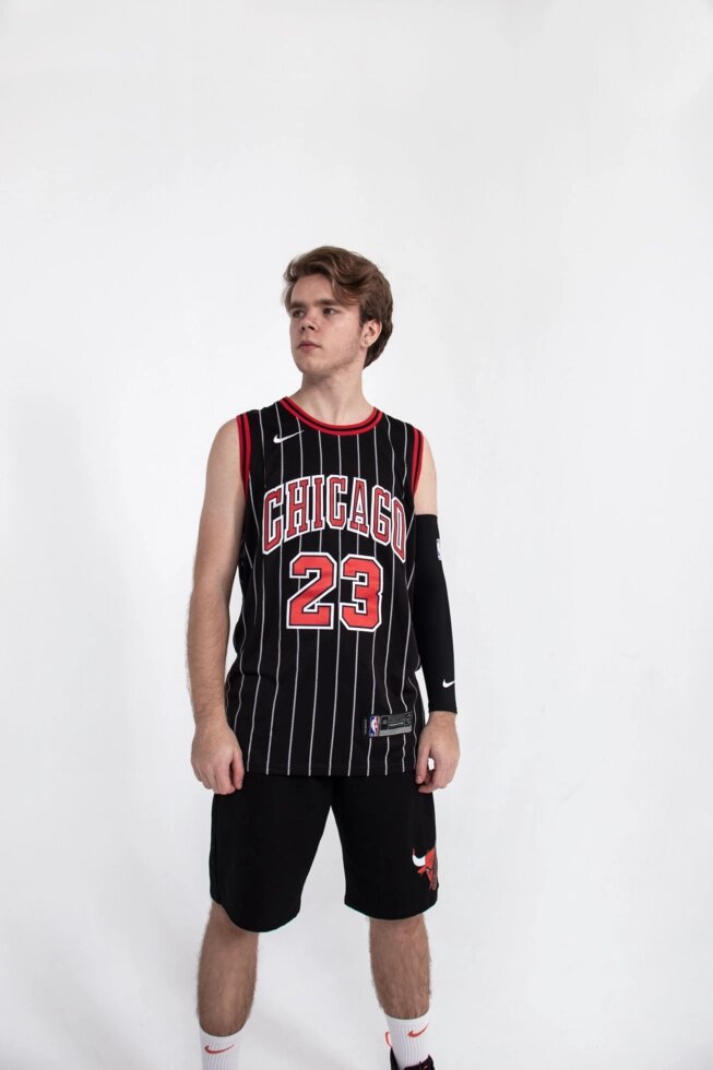 Баскетбольна джерсі Nike Chicago Bulls №23 Michael Jordan чорна в смужку від компанії Basket Family - фото 1