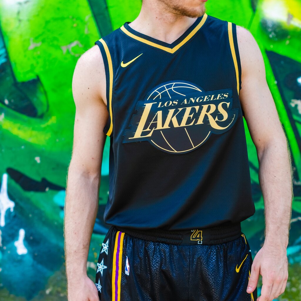 Баскетбольна джерсі Nike NBA 2021 Los Angeles Lakers №24 Kobe Bryant чорно золота від компанії Basket Family - фото 1