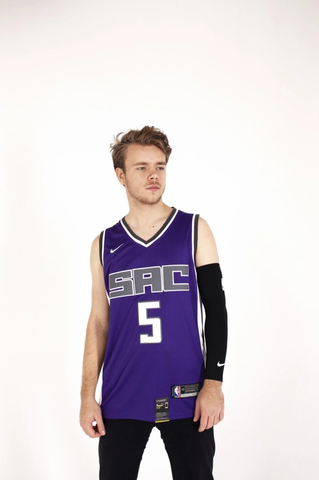 Баскетбольна джерсі Nike NBA Sacramento Kings №5 De "Aaron Fox фіолетова від компанії Basket Family - фото 1