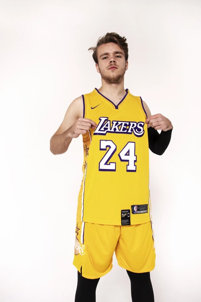 Баскетбольна форма Nike NBA Los Angeles Lakers №24 Kobe Bryant city edition жовта від компанії Basket Family - фото 1