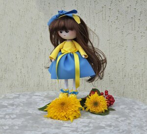 Лялька Дівчинка-Українка патріотична 28 см Гранд Презент