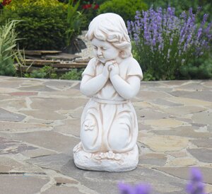Садова фігура Дитина, що молиться на колінах 54x24x30 см Гранд Презент ССП12092-1 Крем