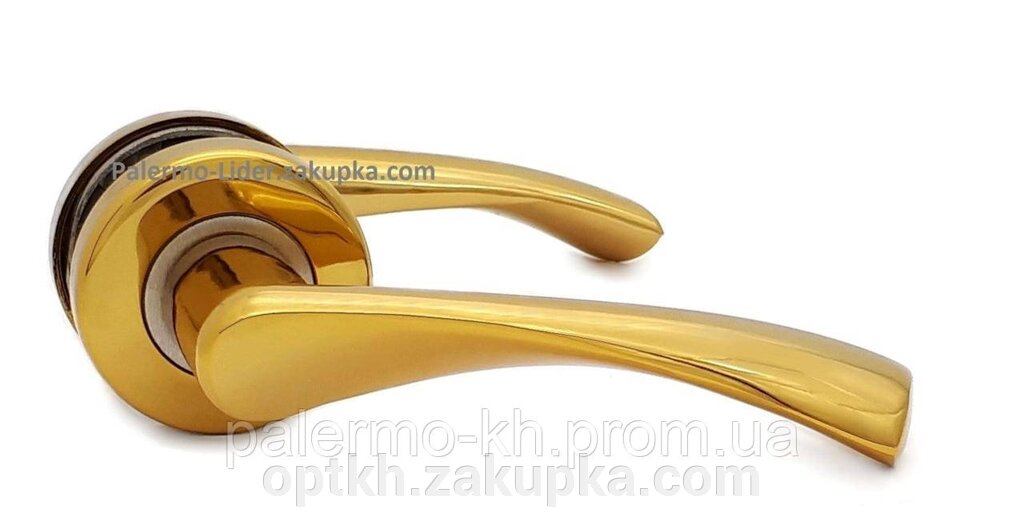 Дверна ручка на розетці в золотистому виконанні від компанії СПД Лініченка С Н - фото 1