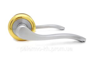 Дверна ручка на розетці. Матовий Хром/Золото в Харківській області від компанії СПД Линиченко С Н