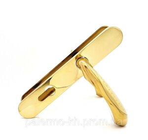 Ручка для вхідних дверей, колір золото Між центрова відстань 72 мм.