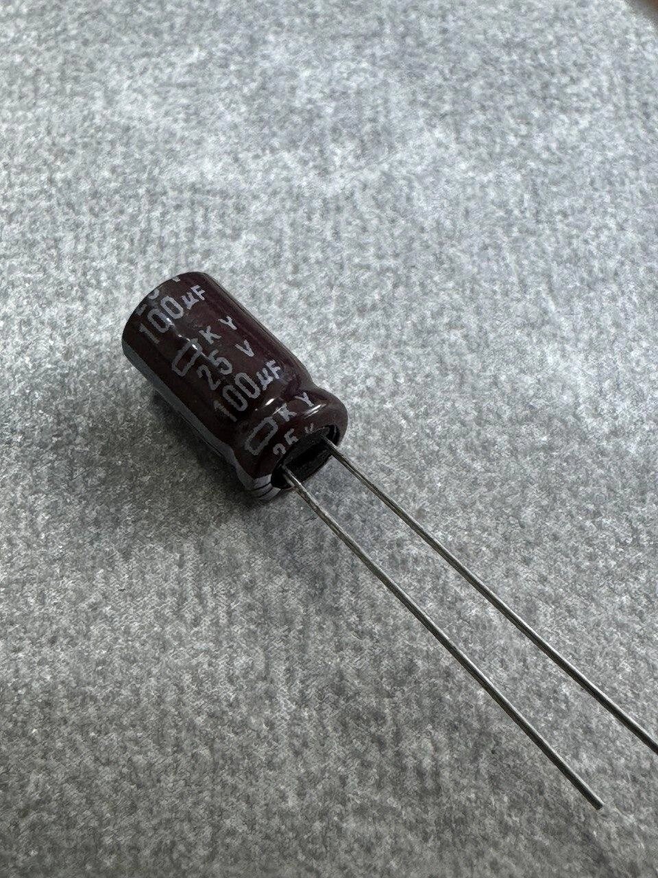 Конденсатор електролітичний 100 мк. Ф x 25 В, 105 °C, 6x12 - вартість