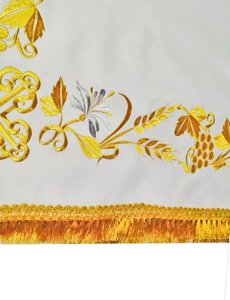 Скатертина з вишивкою на габардині № 6380, біла