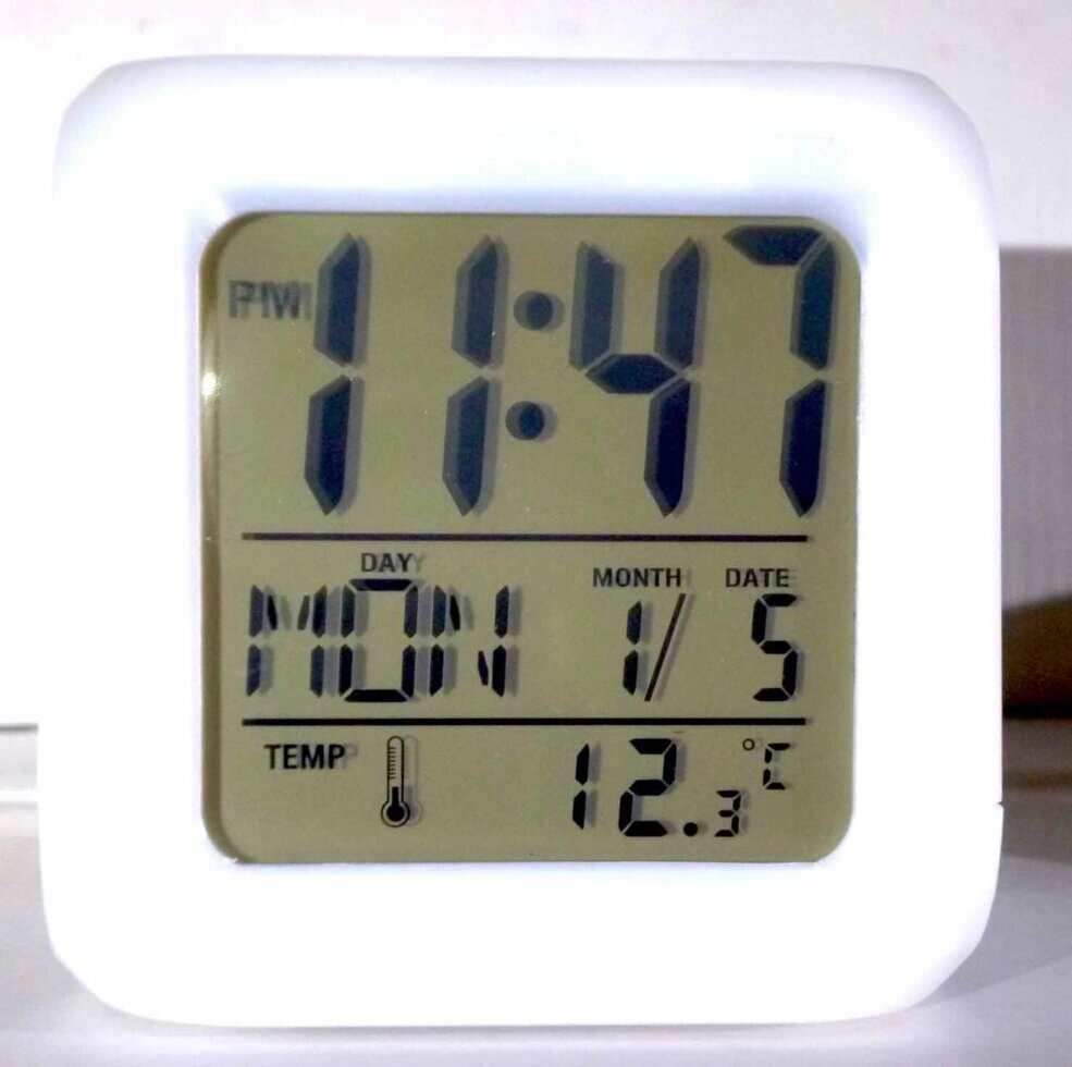 Годинник із будильником і градусником CX 508 "хамелеон" від компанії Опт, роздріб інтернет магазин Familyshop - фото 1