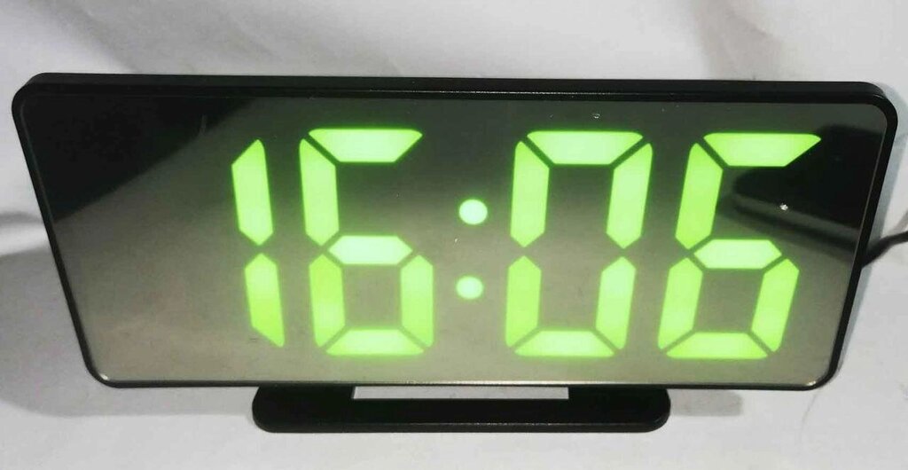 Годинник з будильником і градусником настільні VST 888 від компанії Опт, роздріб інтернет магазин Familyshop - фото 1
