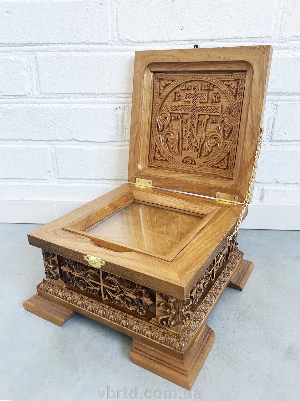 Ковчег для святих мийною дерев'яною різною, 24х24х15 см від компанії ТОВ ТД Волинь Бізнес Ресурс - фото 1