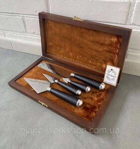 Набір копіє з дерев'яними ручками та ножем в дерев'яному футлярі