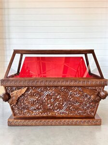 Гробниця дерев'яна різьблена, 130х70х95см