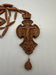 Хрест наперсний, дерев'яний різьблений на ланцюжку, 7х18 см