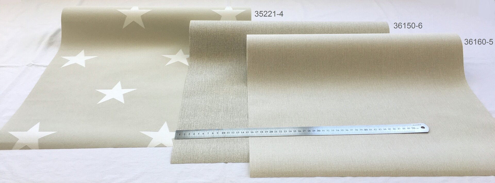 Комплект шпалер-компаньйонів у теплій сірій гамі: поєднання фонового полотна та візерункових акцентів від AS Creation