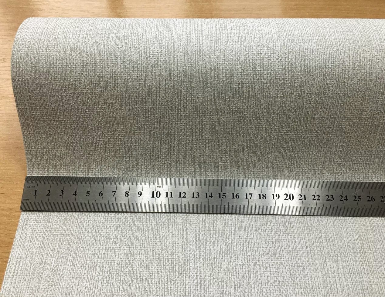 Структурні шпалери сірих відтінків з ефектом грубого текстилю, артикул 36150-6