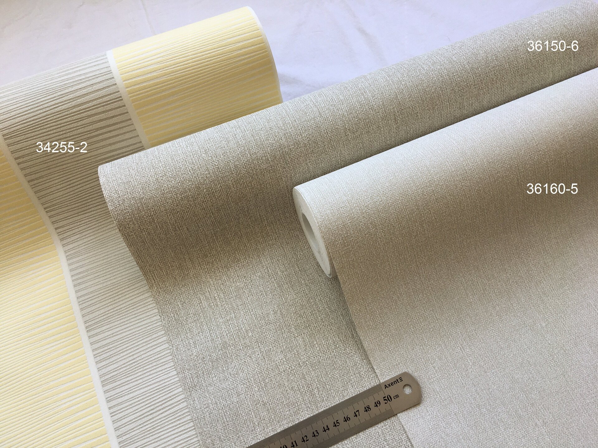 Сіро-бежеві шпалери-компаньйони для однієї кімнати: натуральна палітра та стильний декор від AS Creation