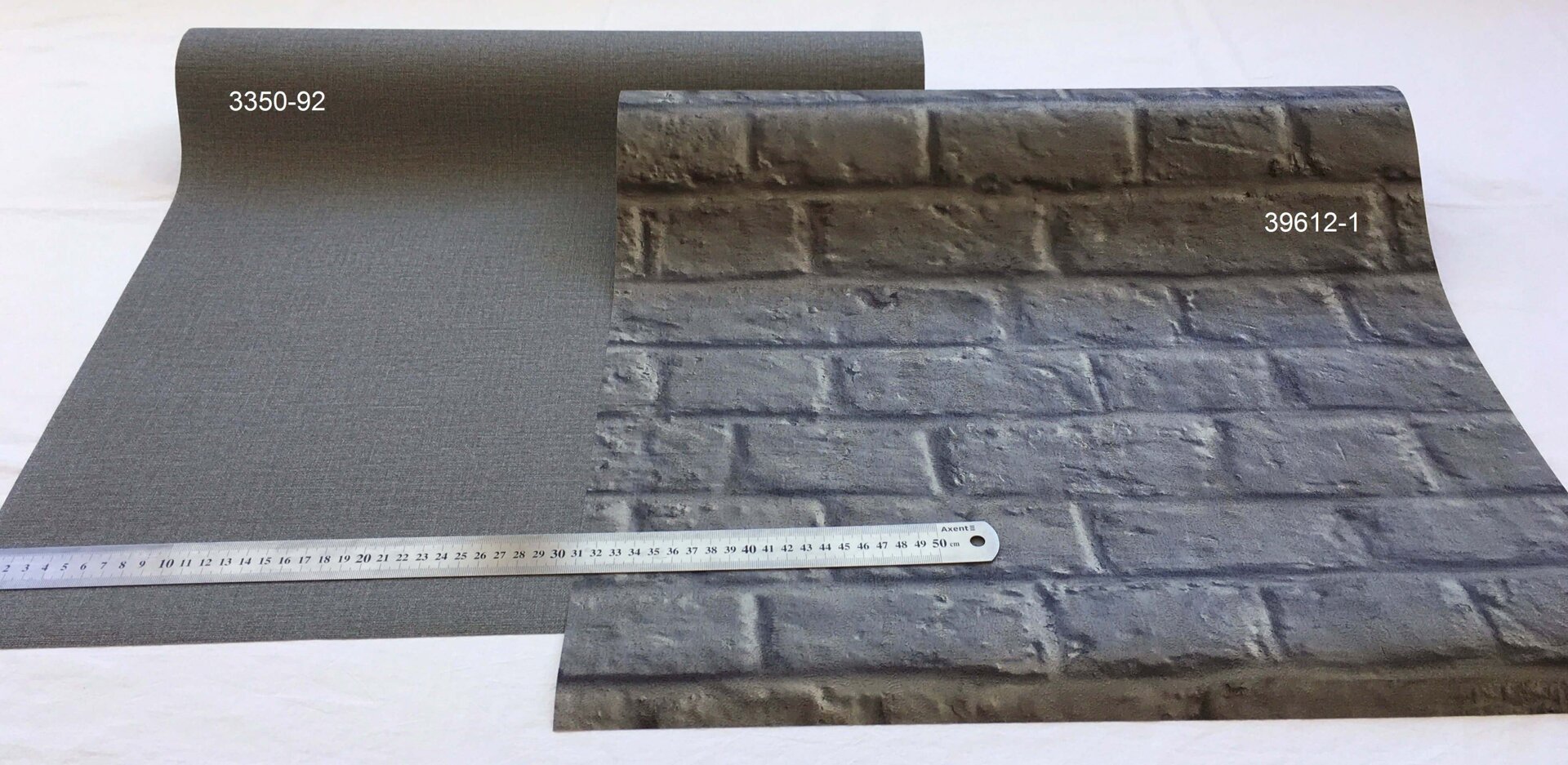 Лофт-шпалери темно-сірого кольору з теплими відтінками, два варіанти дизайну — 336092 та 369121