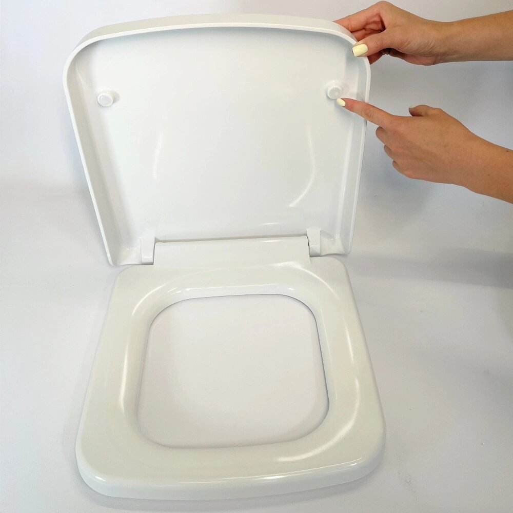 Кришка для унітазу дюропластова Jota Short 0414, Міцне прямокутне туалетне сидіння антибактеріальне від компанії CleanSpot - професійний вибір санітарно-гігієнічного приладдя - фото 1