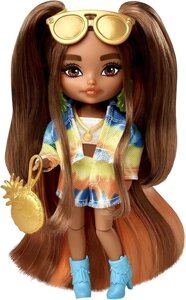 Лялька Барбі міні Екстра Mattel Barbie Extra Minis Dolls у куртці та шортах HHF81