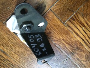 Опорний кронштейн дефлектора кабіни