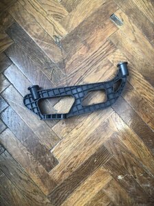 Кронштейн сонцезахисного козирька (АТ/Аа)