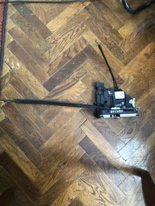 Замок задніх дверей електричний