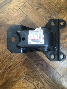 Кронштейн кріплення ресори